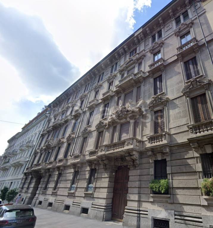 appartamento in vendita a Milano in zona Cadorna