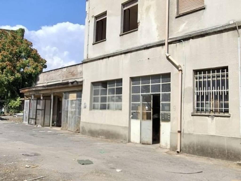 negozio in vendita a Milano in zona Bovisa