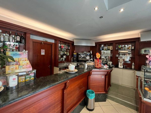 negozio in vendita a Milano in zona Piazzale Lodi