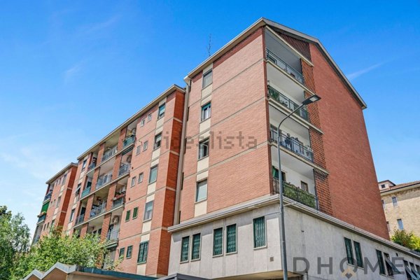 appartamento in vendita a Milano in zona Lorenteggio
