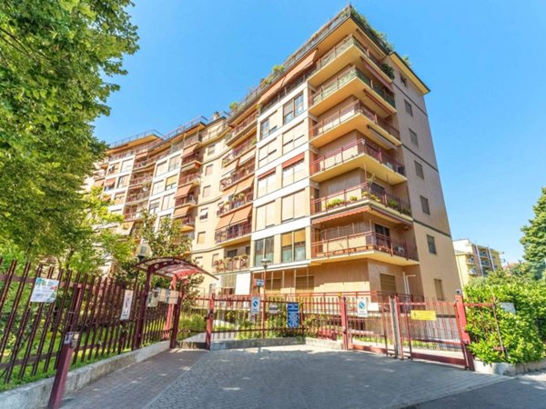 appartamento in vendita a Milano in zona Famagosta