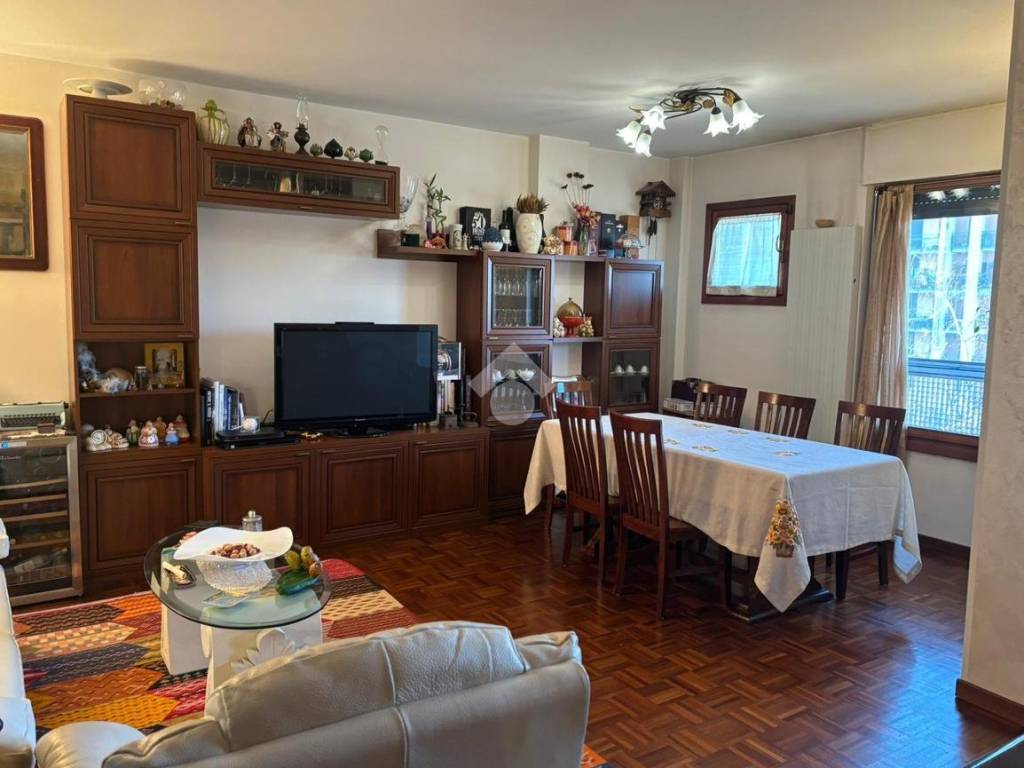 appartamento in vendita a Milano in zona Barona