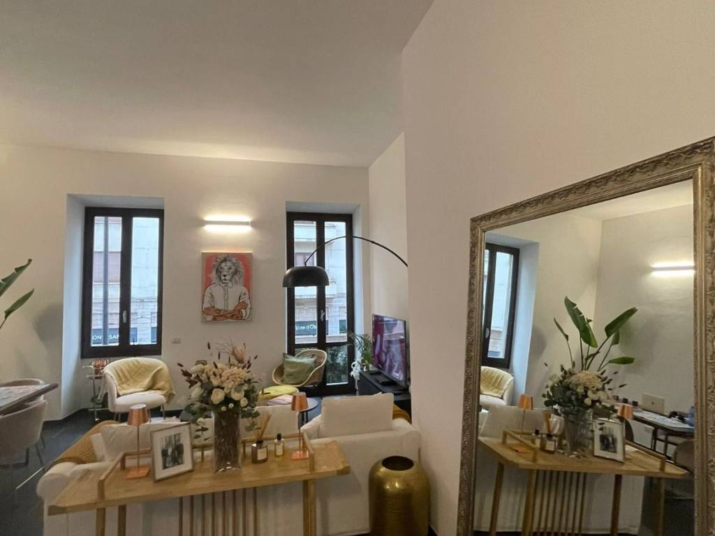 appartamento in vendita a Milano in zona Porta Nuova