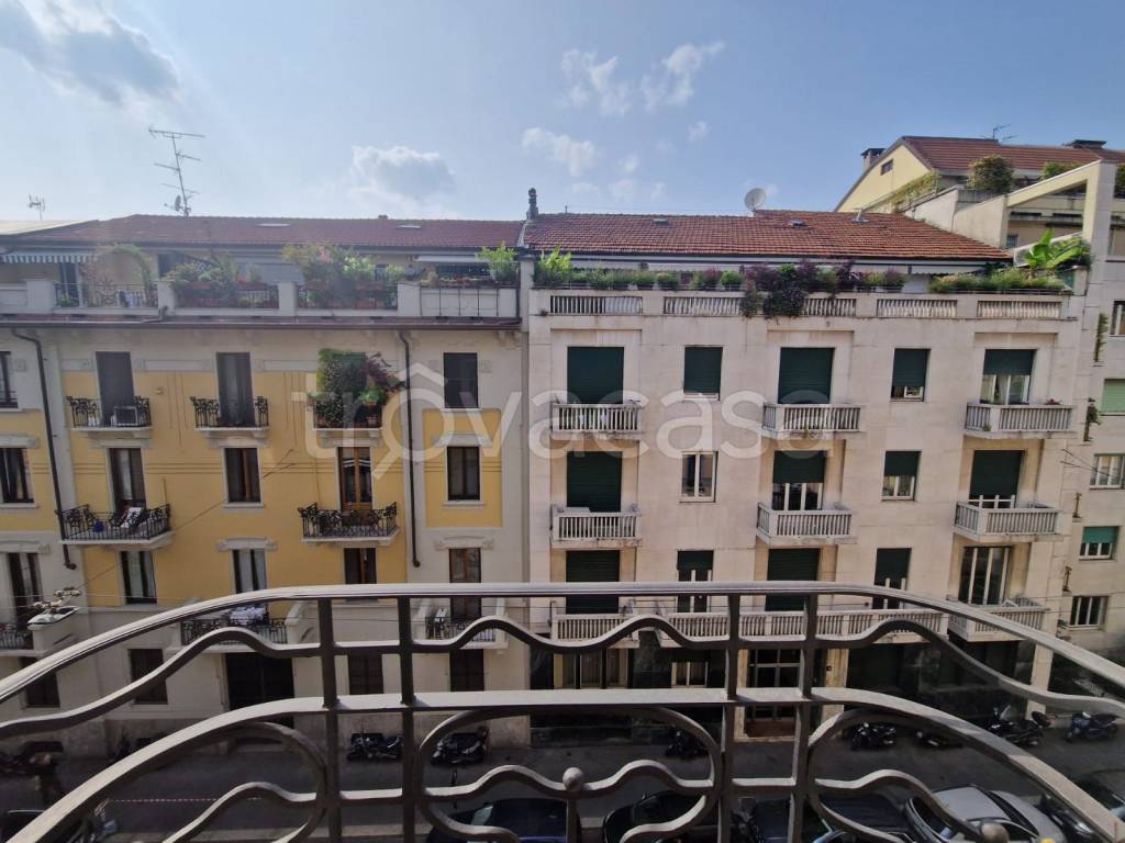 appartamento in vendita a Milano in zona Sempione