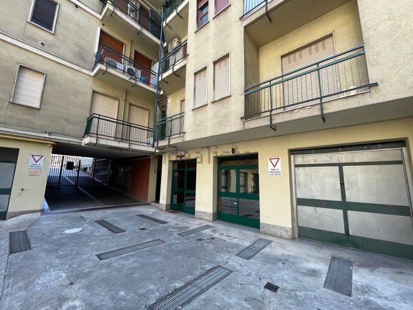 locale commerciale in vendita a Milano in zona Porta Garibaldi