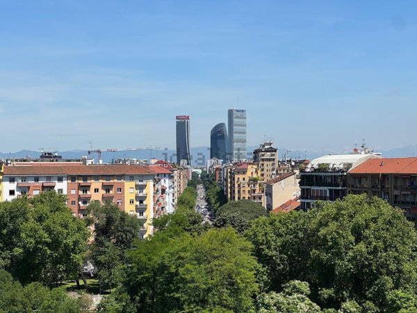 attico in vendita a Milano in zona Lorenteggio