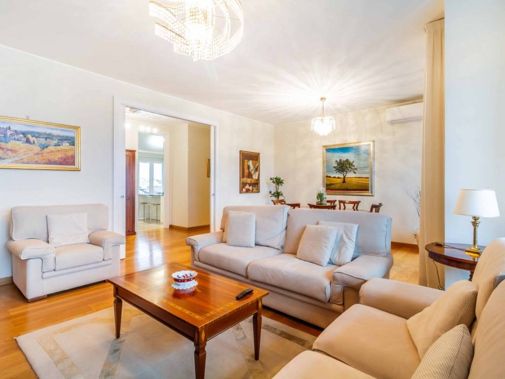 appartamento in vendita a Milano in zona Cagnola