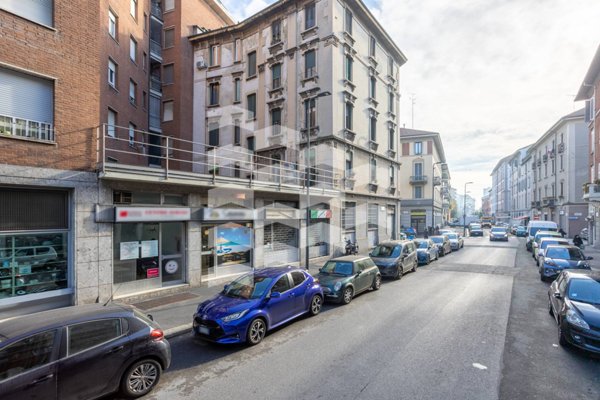 locale commerciale in vendita a Milano in zona Corvetto