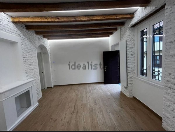 appartamento in vendita a Milano in zona Porta Genova