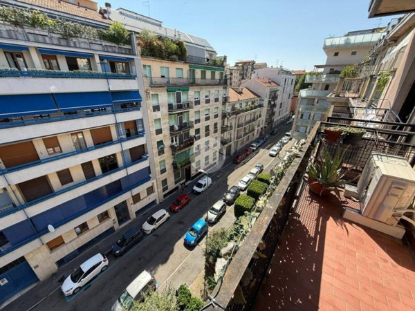 appartamento in vendita a Milano in zona Lorenteggio