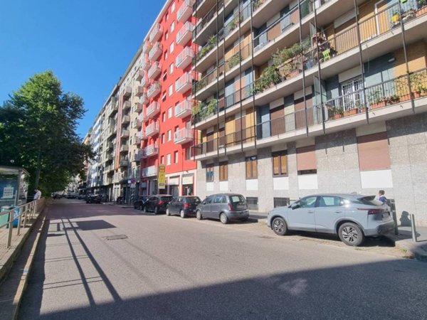 negozio in vendita a Milano in zona Trenno