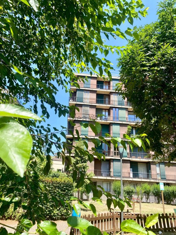 appartamento in vendita a Milano in zona Guastalla