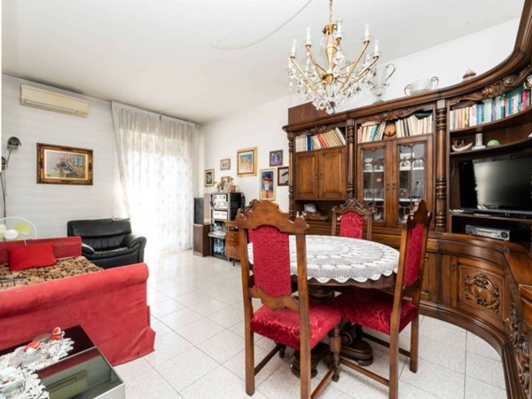 appartamento in vendita a Milano in zona Adriano