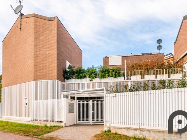 casa indipendente in vendita a Milano in zona Trenno