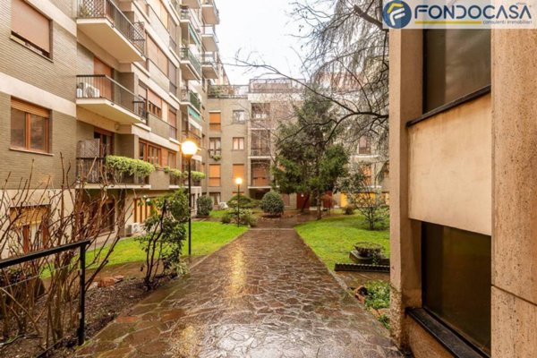 appartamento in vendita a Milano in zona Bocconi