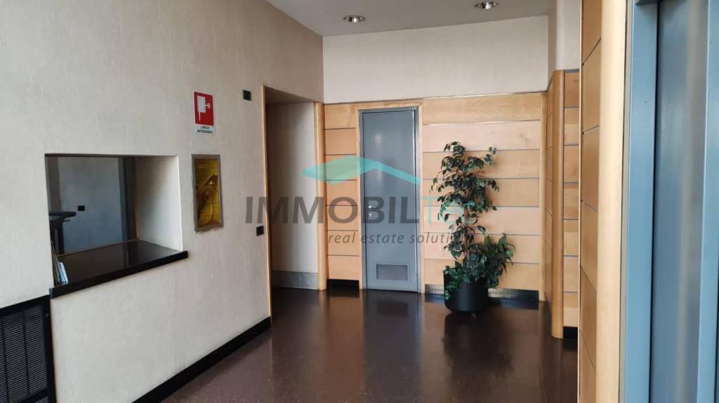 negozio in vendita a Milano in zona Maciachini