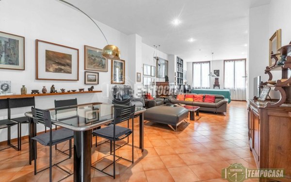 appartamento in vendita a Milano in zona Lorenteggio