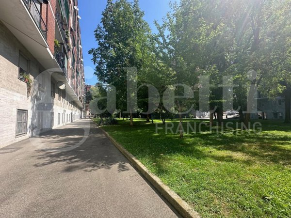 appartamento in vendita a Milano in zona Famagosta