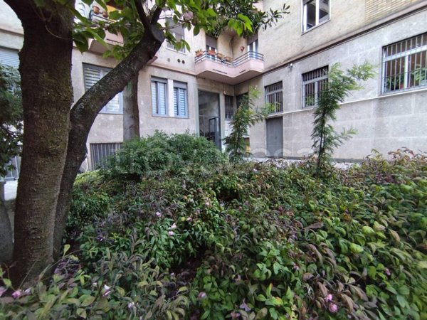 appartamento in vendita a Milano in zona Cascina dei Pomi