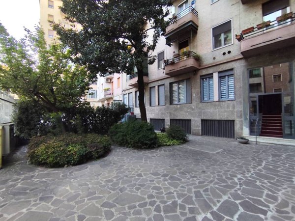 appartamento in vendita a Milano in zona Cascina dei Pomi