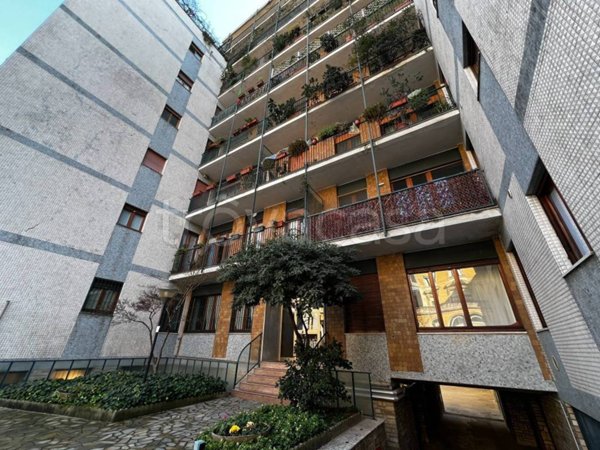 ufficio in vendita a Milano in zona Città Studi