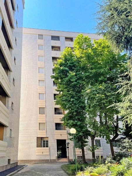 appartamento in vendita a Milano in zona Lorenteggio
