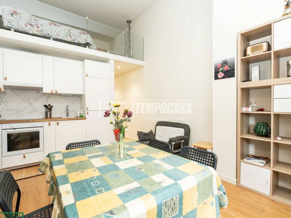 appartamento in vendita a Milano in zona Adriano