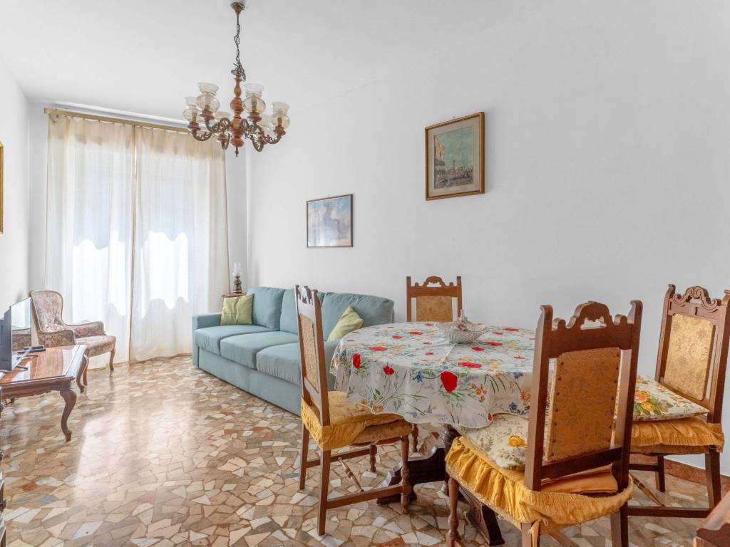 appartamento in vendita a Milano in zona Porta Vittoria