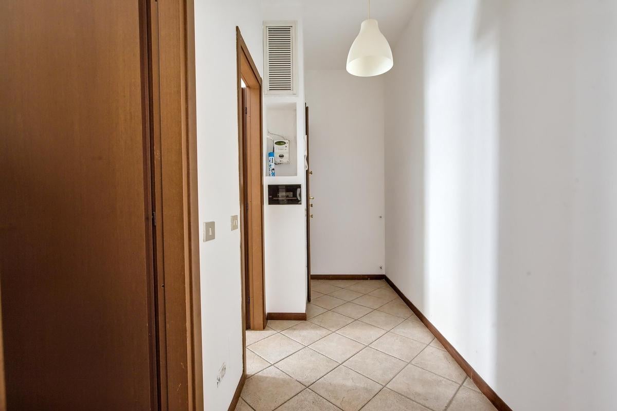 appartamento in vendita a Milano in zona Lorenteggio