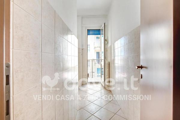 appartamento in vendita a Milano in zona Lorenteggio