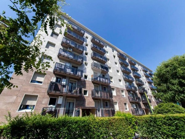 appartamento in vendita a Milano in zona Quartiere degli Olmi