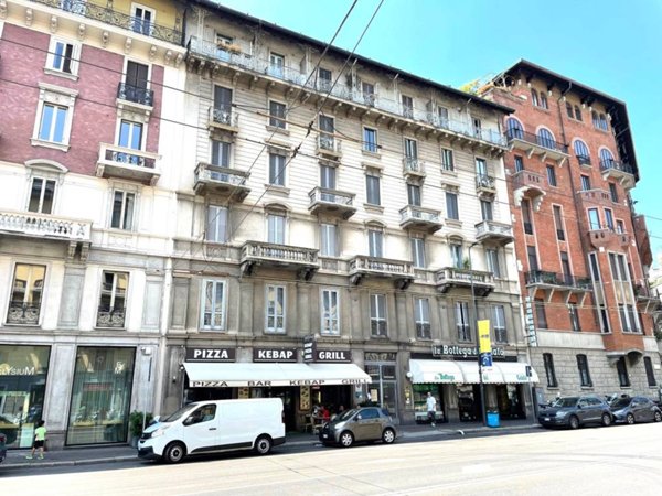locale commerciale in vendita a Milano in zona Centro Direzionale