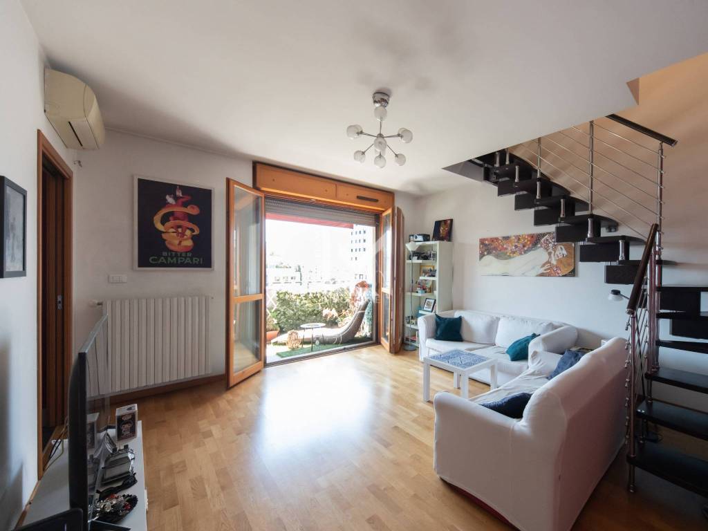 appartamento in vendita a Milano in zona Famagosta