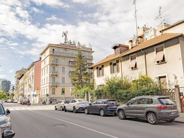 casa indipendente in vendita a Milano in zona Isola