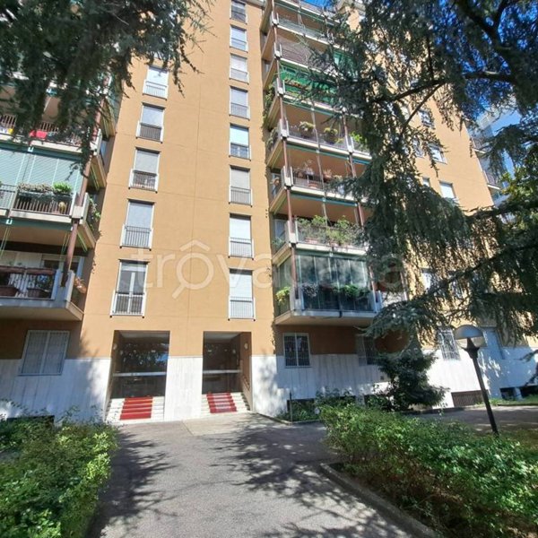 appartamento in vendita a Milano in zona Lorenteggio