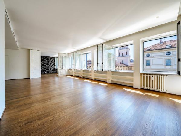 appartamento in vendita a Milano in zona Sant'Ambrogio