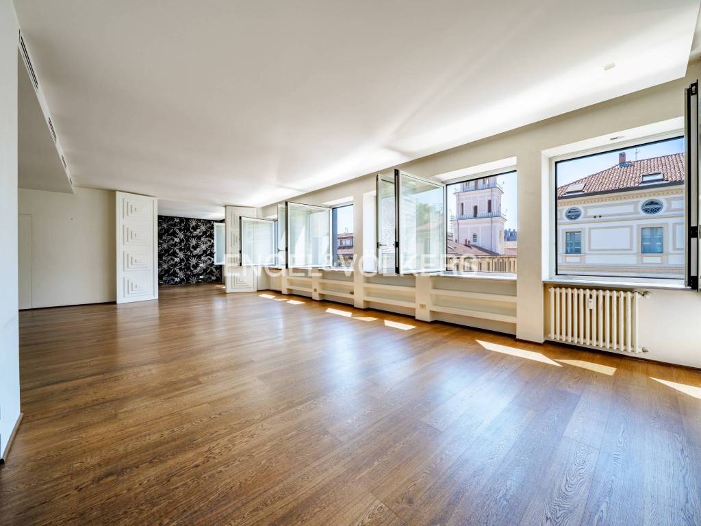 appartamento in vendita a Milano in zona Sant'Ambrogio