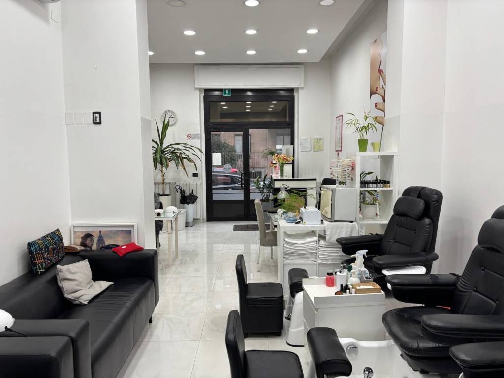 negozio in vendita a Milano in zona Centro Direzionale