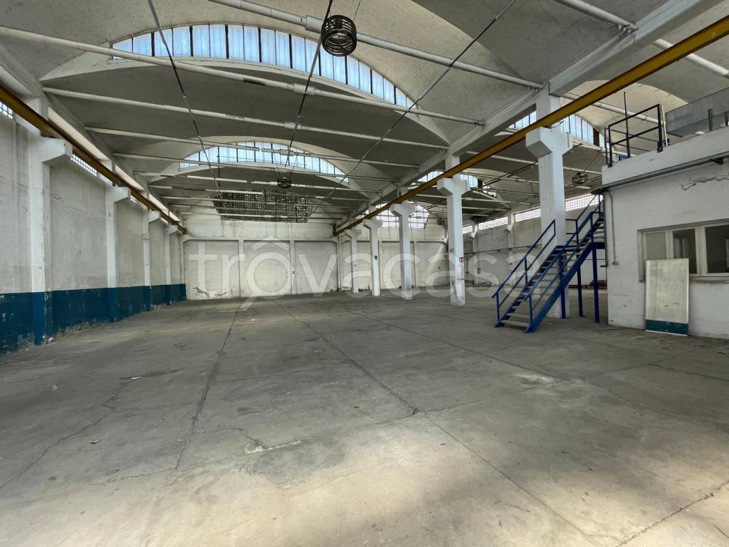 locale commerciale in vendita a Milano in zona Affori
