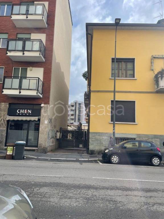 casa indipendente in vendita a Milano in zona Barona