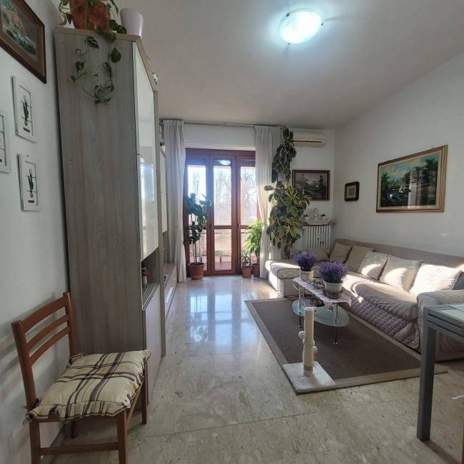 appartamento in vendita a Milano in zona Barona