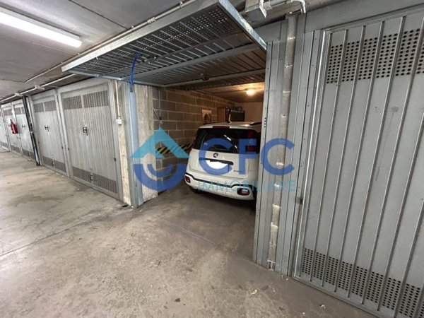 ufficio in vendita a Milano in zona Adriano