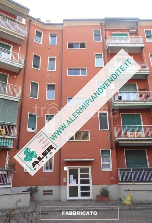 appartamento in vendita a Milano in zona Lorenteggio