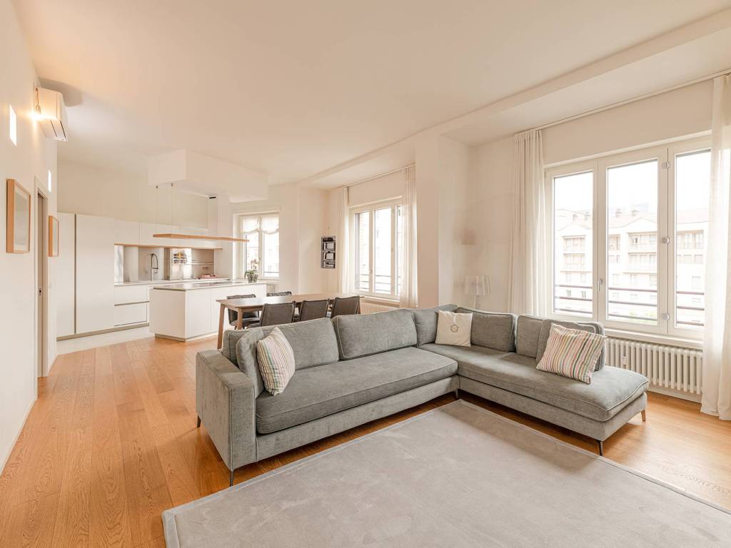 appartamento in vendita a Milano in zona Porta Nuova