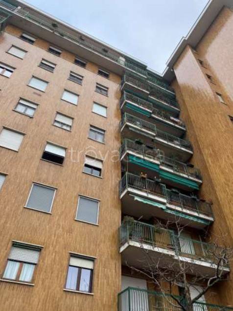 appartamento in vendita a Milano in zona Lorenteggio