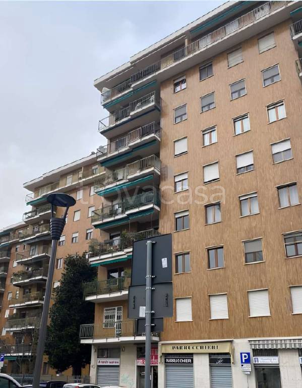 appartamento in vendita a Milano in zona Lorenteggio