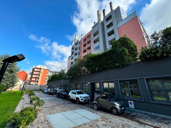 ufficio in vendita a Milano in zona Corvetto