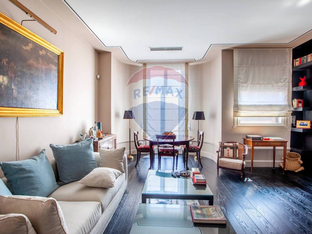 appartamento in vendita a Milano in zona Porta Nuova