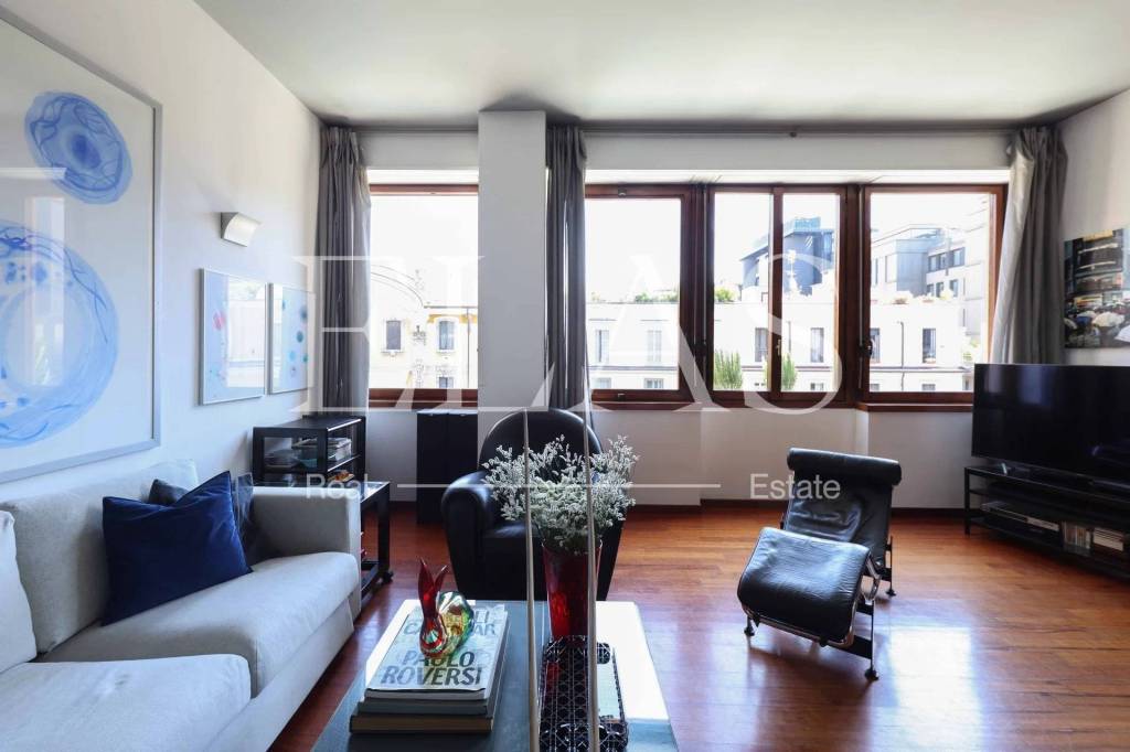 appartamento in vendita a Milano in zona Porta Nuova