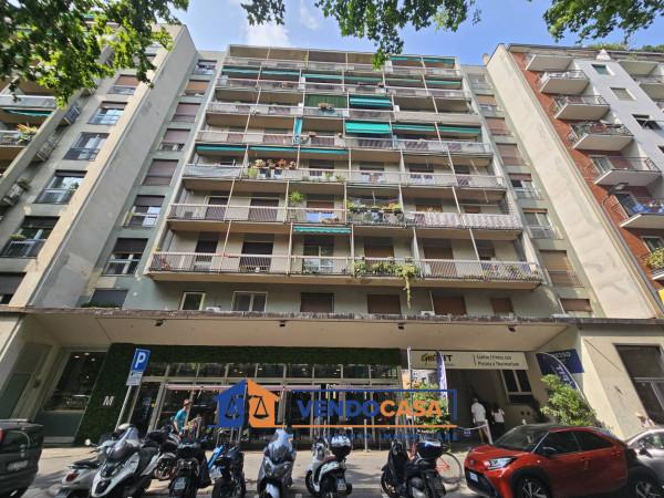 appartamento in vendita a Milano in zona Bullona
